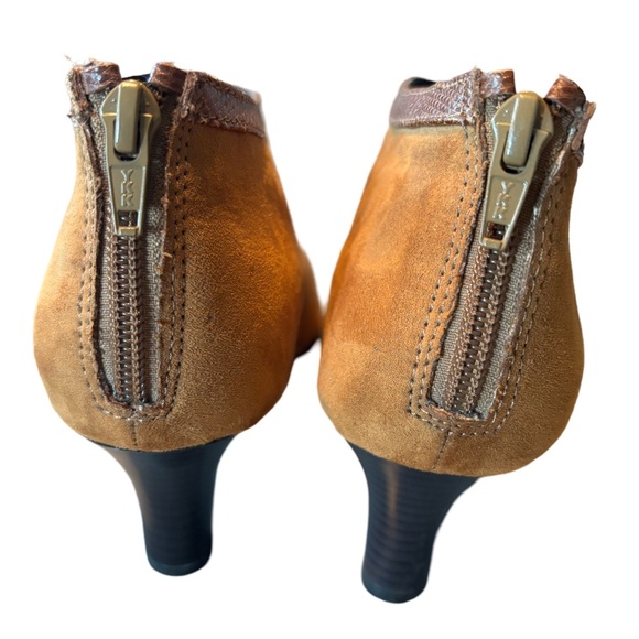 Aerosoles Comfortable Elegant Brown Suede Ankle Boots - Picture 3 of 7